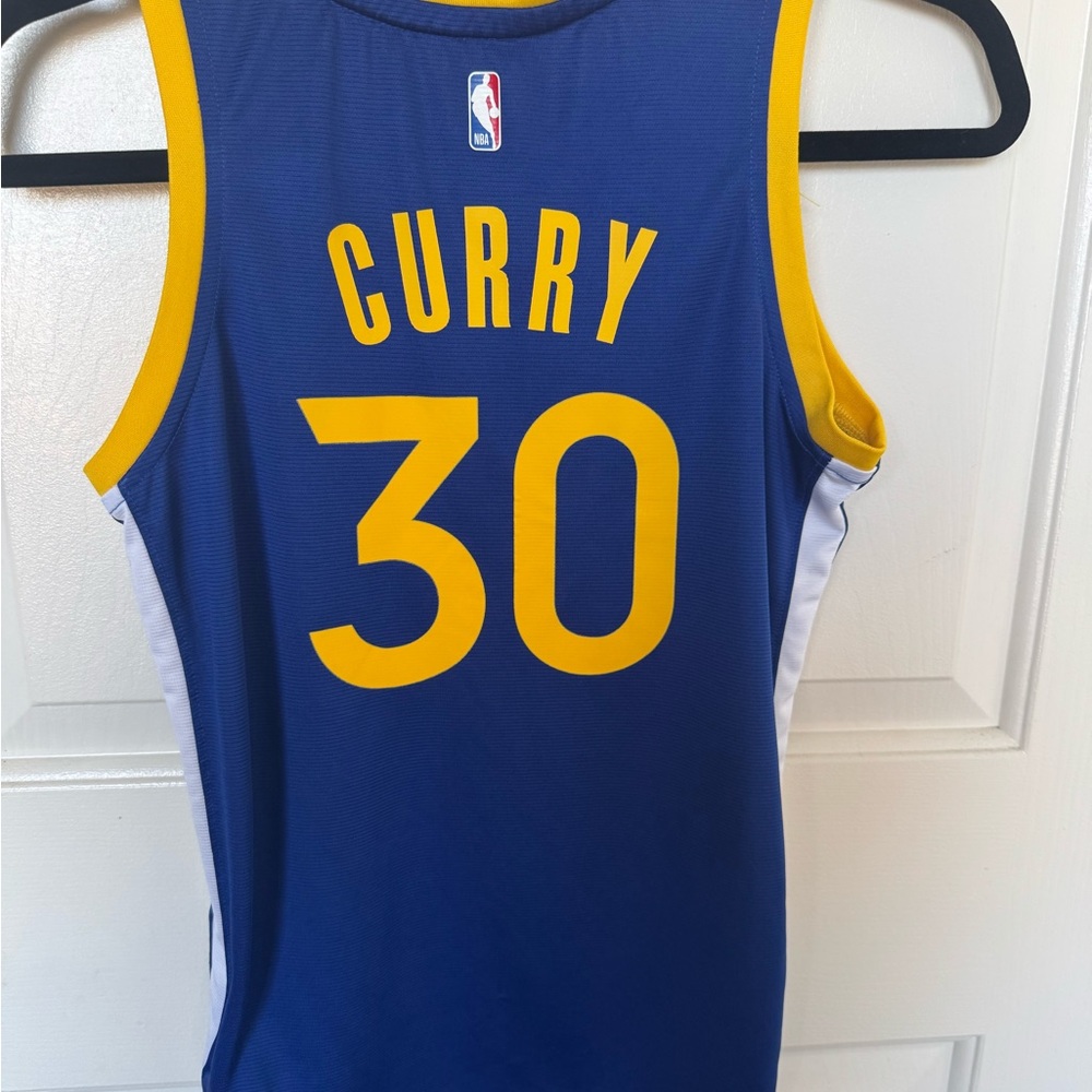 Fanatics Golden Star Warriors Curry jersey.